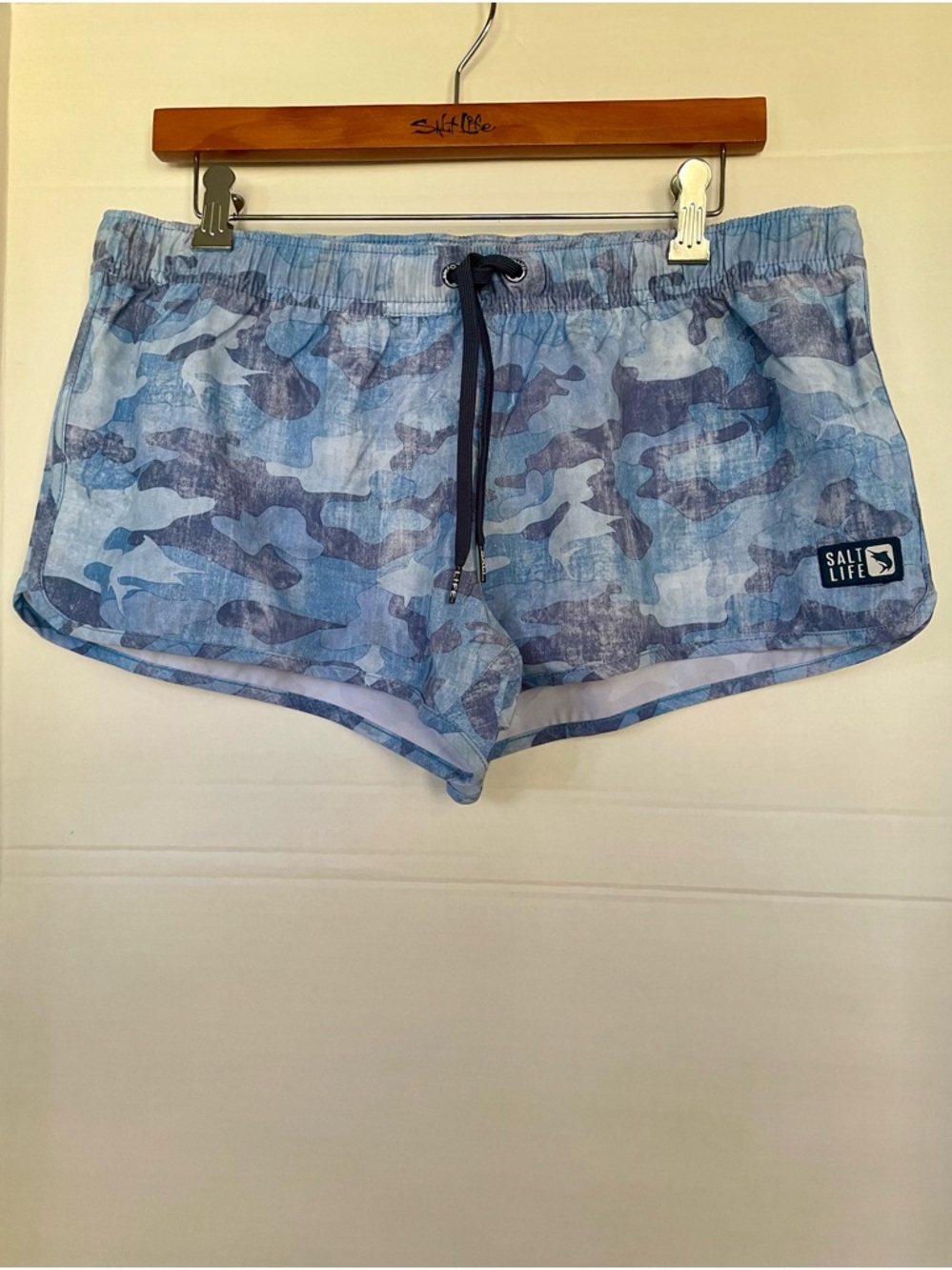 Salt Life Juniors/Women's Light & Navy Blue Camo Athletic Shorts Lounging - Picture 3 of 6